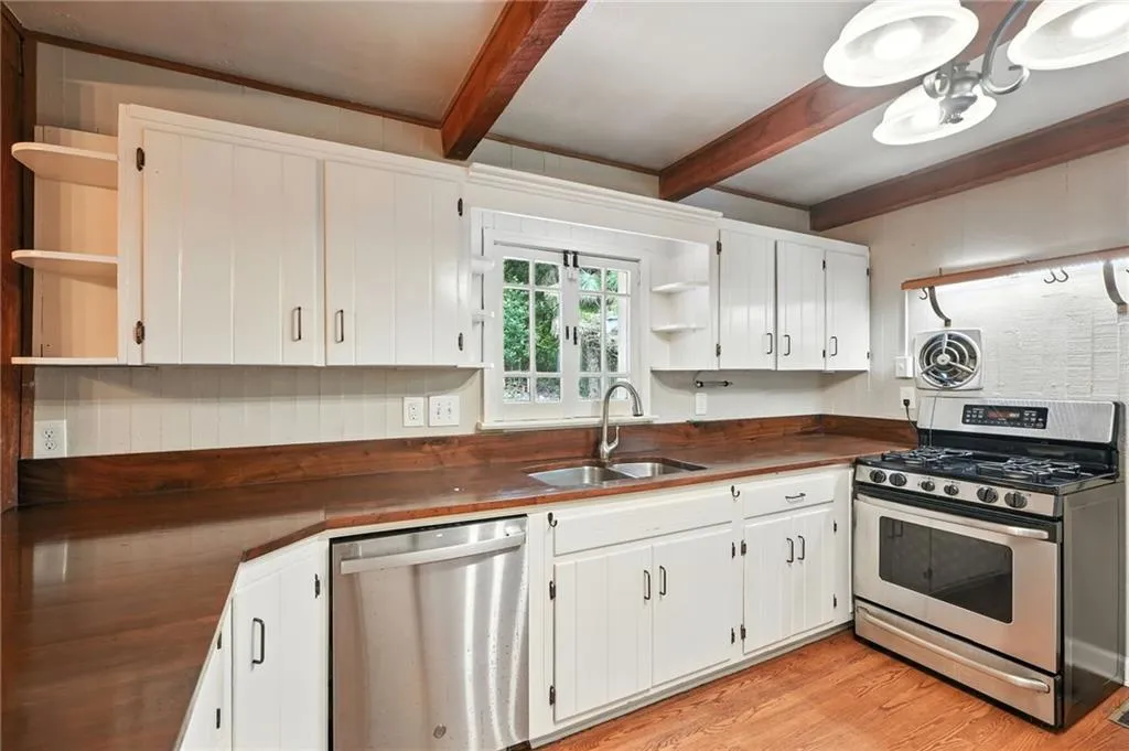 1277 Brookshire Lane Ne, Brookhaven, Georgia 30319, 4 Bedrooms Bedrooms, ,3 BathroomsBathrooms,Residential,For Sale,1277 Brookshire Lane Ne,7630623