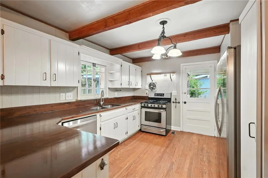 1277 Brookshire Lane Ne, Brookhaven, Georgia 30319, 4 Bedrooms Bedrooms, ,3 BathroomsBathrooms,Residential,For Sale,1277 Brookshire Lane Ne,7630623