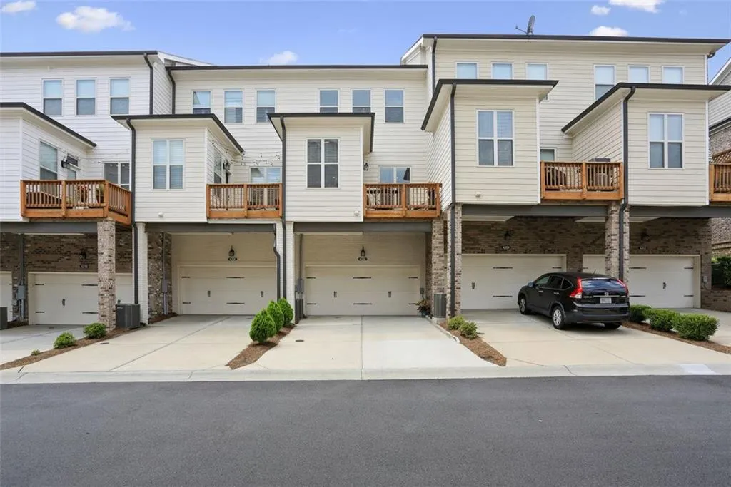 4206 Deming Circle, Atlanta, Georgia 30342, 3 Bedrooms Bedrooms, ,3 BathroomsBathrooms,Residential,Sold,4206 Deming Circle,6925262