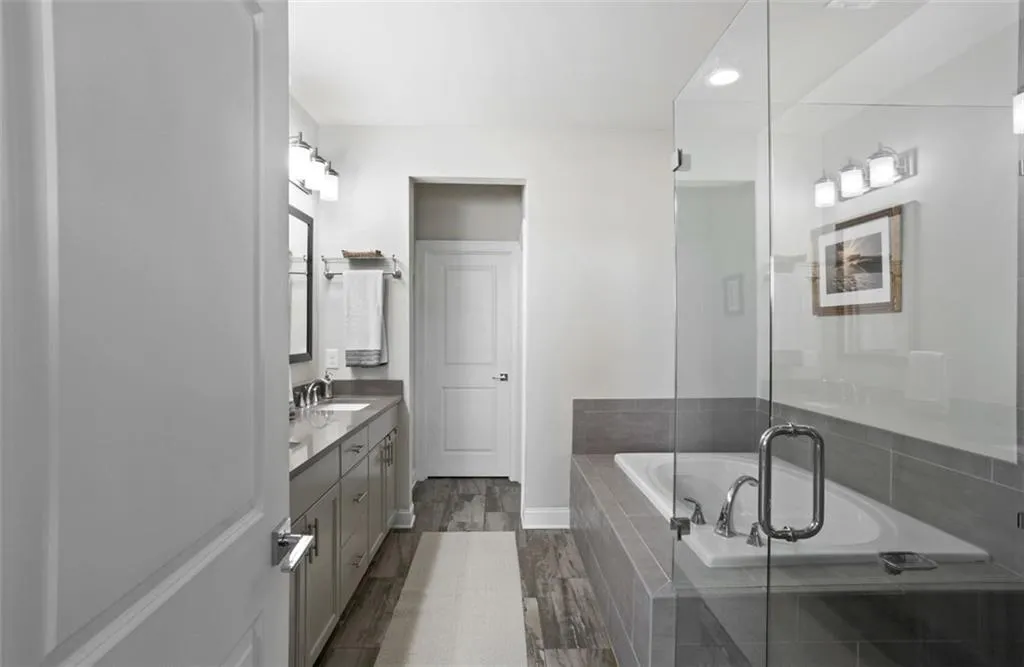 4206 Deming Circle, Atlanta, Georgia 30342, 3 Bedrooms Bedrooms, ,3 BathroomsBathrooms,Residential,Sold,4206 Deming Circle,6925262