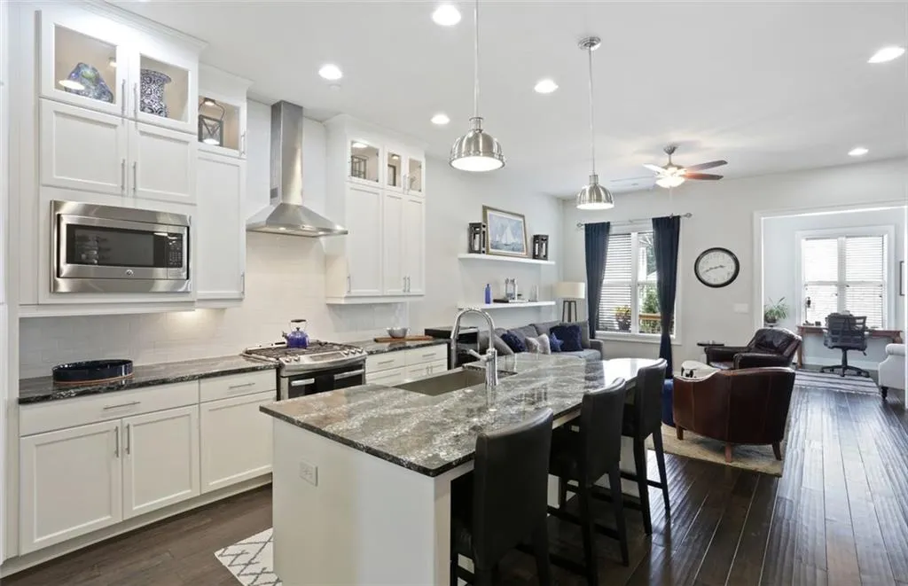 4206 Deming Circle, Atlanta, Georgia 30342, 3 Bedrooms Bedrooms, ,3 BathroomsBathrooms,Residential,Sold,4206 Deming Circle,6925262