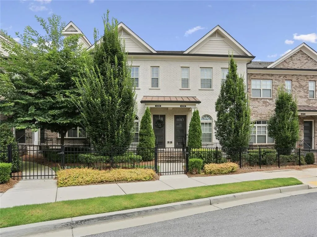 4206 Deming Circle, Atlanta, Georgia 30342, 3 Bedrooms Bedrooms, ,3 BathroomsBathrooms,Residential,Sold,4206 Deming Circle,6925262