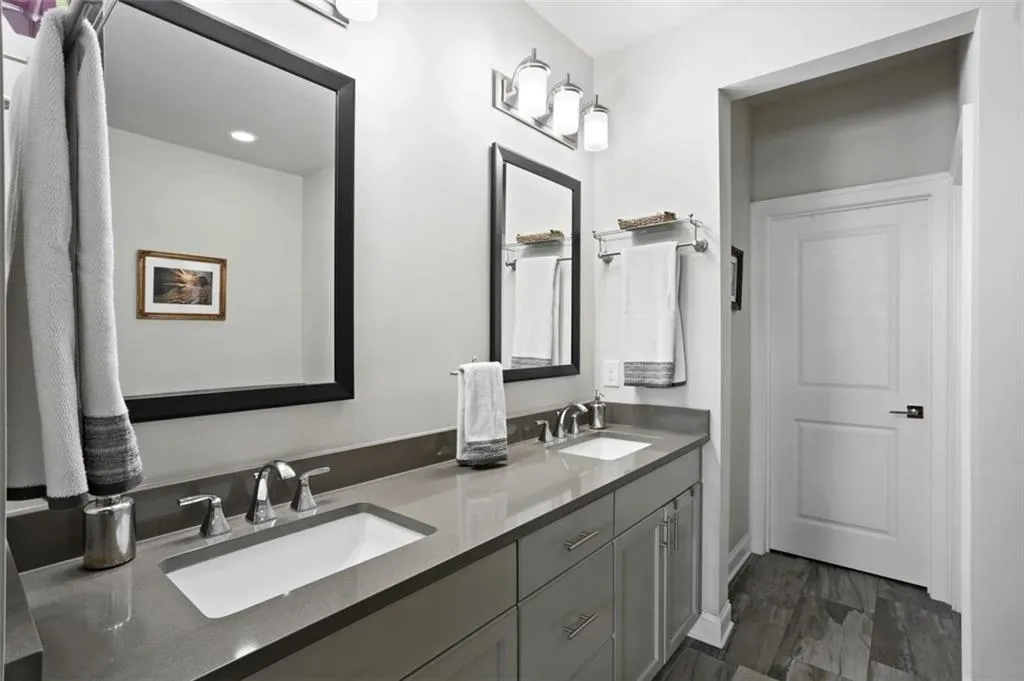 4206 Deming Circle, Atlanta, Georgia 30342, 3 Bedrooms Bedrooms, ,3 BathroomsBathrooms,Residential,Sold,4206 Deming Circle,6925262