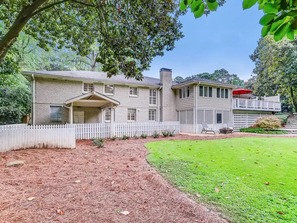 6250 River Shore Parkway, Sandy Springs, Georgia 30328, 4 Bedrooms Bedrooms, ,3 BathroomsBathrooms,Residential,Sold,6250 River Shore Parkway,6767335