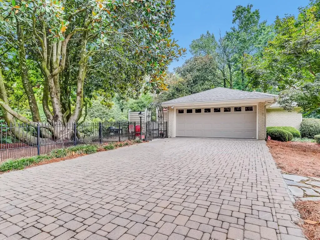 6250 River Shore Parkway, Sandy Springs, Georgia 30328, 4 Bedrooms Bedrooms, ,3 BathroomsBathrooms,Residential,Sold,6250 River Shore Parkway,6767335