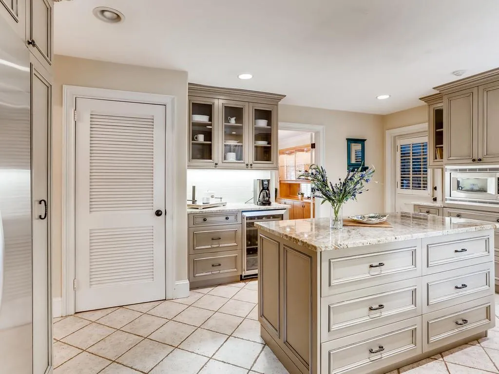 6250 River Shore Parkway, Sandy Springs, Georgia 30328, 4 Bedrooms Bedrooms, ,3 BathroomsBathrooms,Residential,Sold,6250 River Shore Parkway,6767335