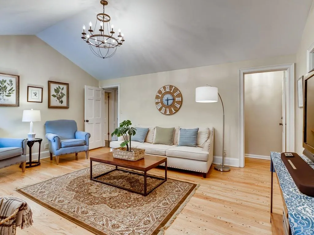 6250 River Shore Parkway, Sandy Springs, Georgia 30328, 4 Bedrooms Bedrooms, ,3 BathroomsBathrooms,Residential,Sold,6250 River Shore Parkway,6767335