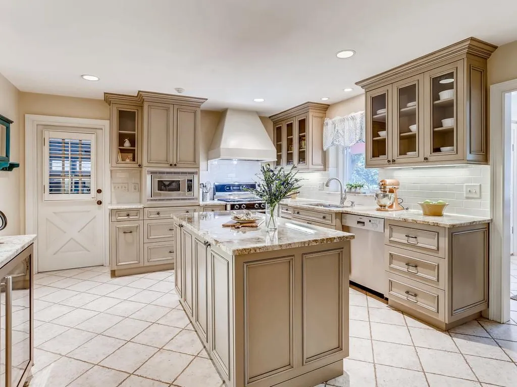 6250 River Shore Parkway, Sandy Springs, Georgia 30328, 4 Bedrooms Bedrooms, ,3 BathroomsBathrooms,Residential,Sold,6250 River Shore Parkway,6767335