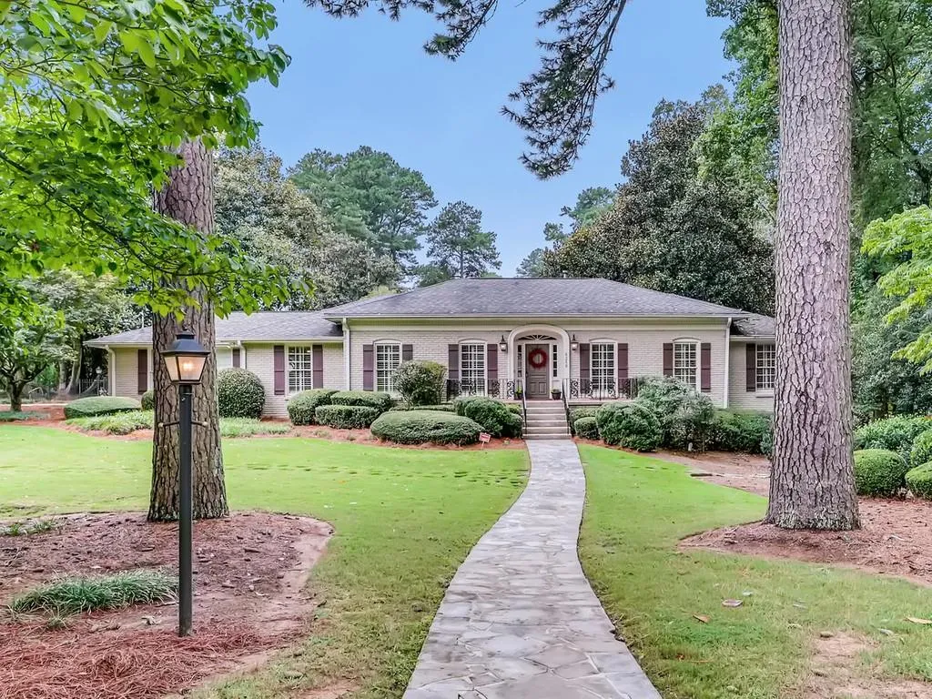 6250 River Shore Parkway, Sandy Springs, Georgia 30328, 4 Bedrooms Bedrooms, ,3 BathroomsBathrooms,Residential,Sold,6250 River Shore Parkway,6767335