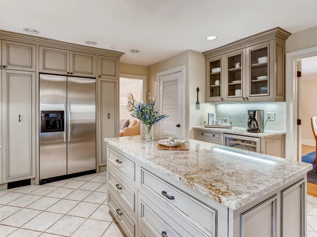 6250 River Shore Parkway, Sandy Springs, Georgia 30328, 4 Bedrooms Bedrooms, ,3 BathroomsBathrooms,Residential,Sold,6250 River Shore Parkway,6767335