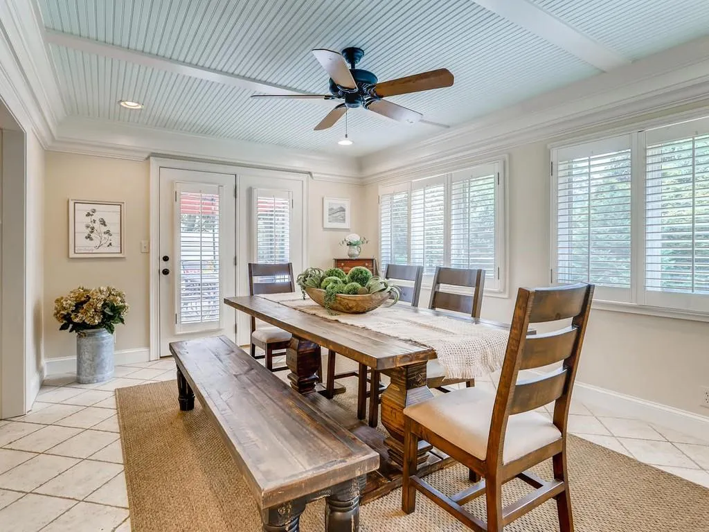 6250 River Shore Parkway, Sandy Springs, Georgia 30328, 4 Bedrooms Bedrooms, ,3 BathroomsBathrooms,Residential,Sold,6250 River Shore Parkway,6767335