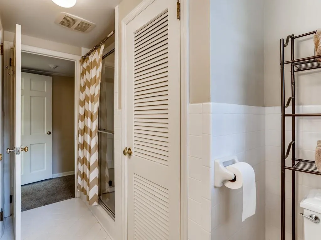6250 River Shore Parkway, Sandy Springs, Georgia 30328, 4 Bedrooms Bedrooms, ,3 BathroomsBathrooms,Residential,Sold,6250 River Shore Parkway,6767335