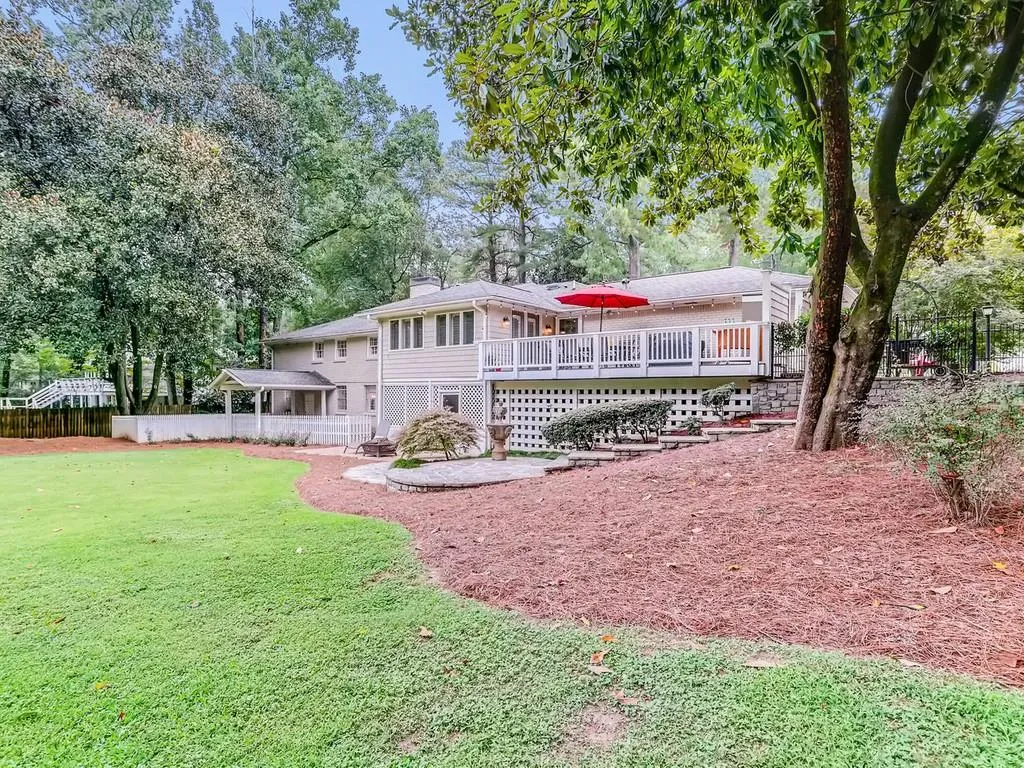 6250 River Shore Parkway, Sandy Springs, Georgia 30328, 4 Bedrooms Bedrooms, ,3 BathroomsBathrooms,Residential,Sold,6250 River Shore Parkway,6767335
