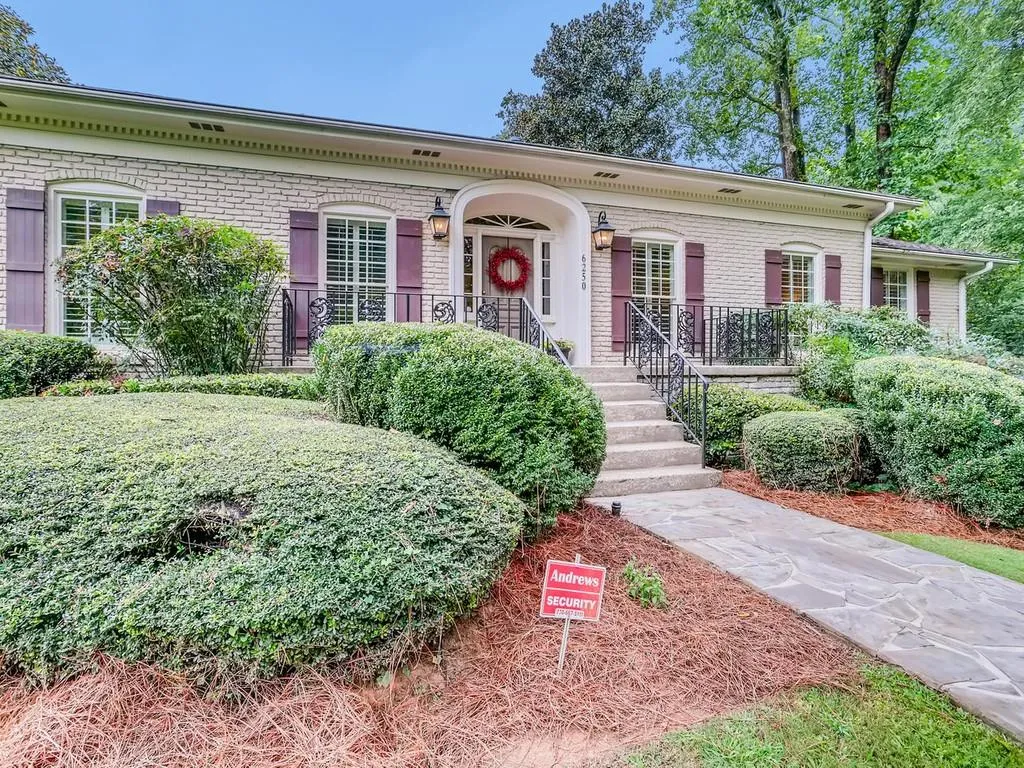 6250 River Shore Parkway, Sandy Springs, Georgia 30328, 4 Bedrooms Bedrooms, ,3 BathroomsBathrooms,Residential,Sold,6250 River Shore Parkway,6767335