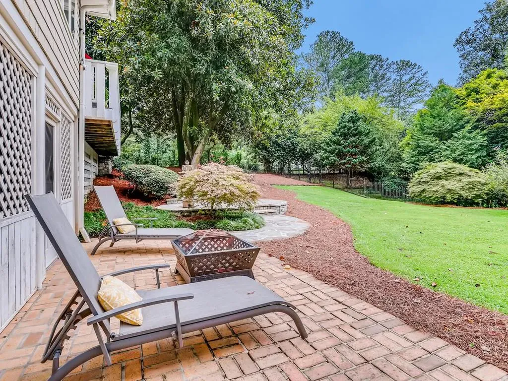 6250 River Shore Parkway, Sandy Springs, Georgia 30328, 4 Bedrooms Bedrooms, ,3 BathroomsBathrooms,Residential,Sold,6250 River Shore Parkway,6767335