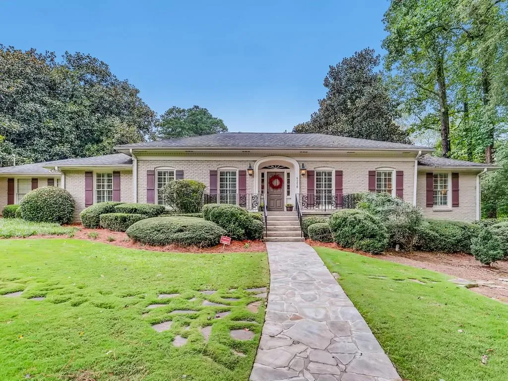 6250 River Shore Parkway, Sandy Springs, Georgia 30328, 4 Bedrooms Bedrooms, ,3 BathroomsBathrooms,Residential,Sold,6250 River Shore Parkway,6767335