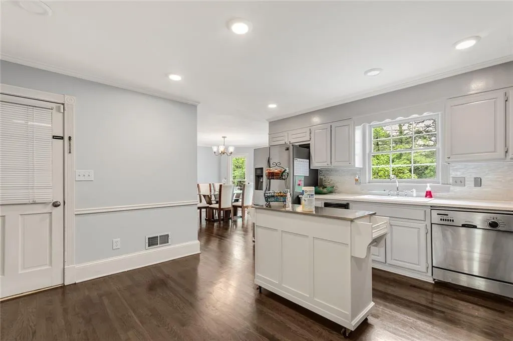2665 Spalding Drive, Sandy Springs, Georgia 30350, 7 Bedrooms Bedrooms, ,4 BathroomsBathrooms,Residential,Sold,2665 Spalding Drive,6871893