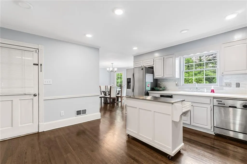 2665 Spalding Drive, Sandy Springs, Georgia 30350, 7 Bedrooms Bedrooms, ,4 BathroomsBathrooms,Residential,Sold,2665 Spalding Drive,6871893