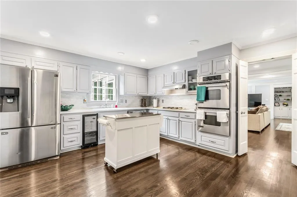 2665 Spalding Drive, Sandy Springs, Georgia 30350, 7 Bedrooms Bedrooms, ,4 BathroomsBathrooms,Residential,Sold,2665 Spalding Drive,6871893