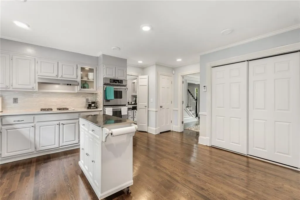2665 Spalding Drive, Sandy Springs, Georgia 30350, 7 Bedrooms Bedrooms, ,4 BathroomsBathrooms,Residential,Sold,2665 Spalding Drive,6871893