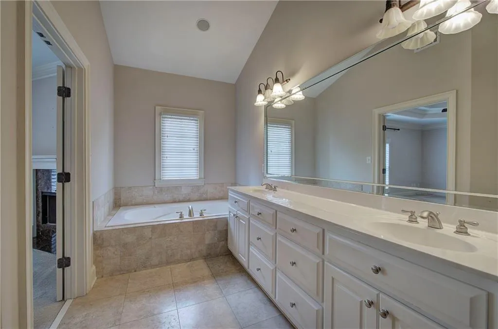 Atlanta, Georgia 30342, 4 Bedrooms Bedrooms, ,3 BathroomsBathrooms,Residential,Sold,7582560