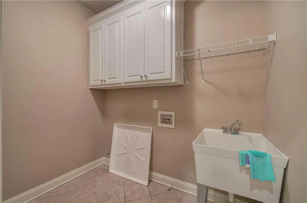 Atlanta, Georgia 30342, 4 Bedrooms Bedrooms, ,3 BathroomsBathrooms,Residential,Sold,7582560
