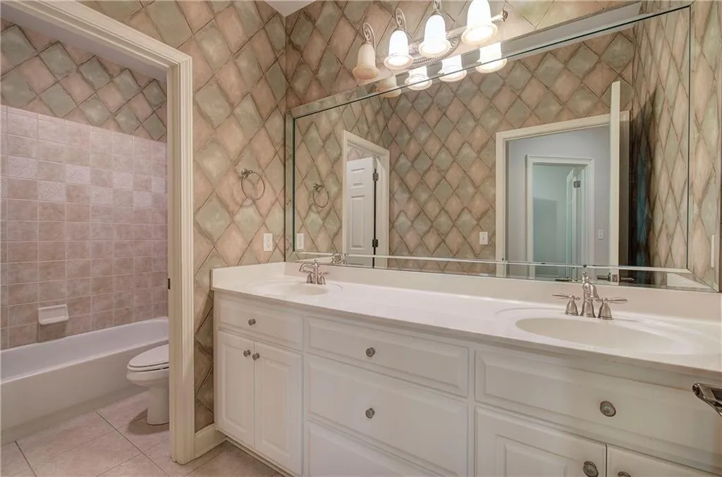 Atlanta, Georgia 30342, 4 Bedrooms Bedrooms, ,3 BathroomsBathrooms,Residential,Sold,7582560
