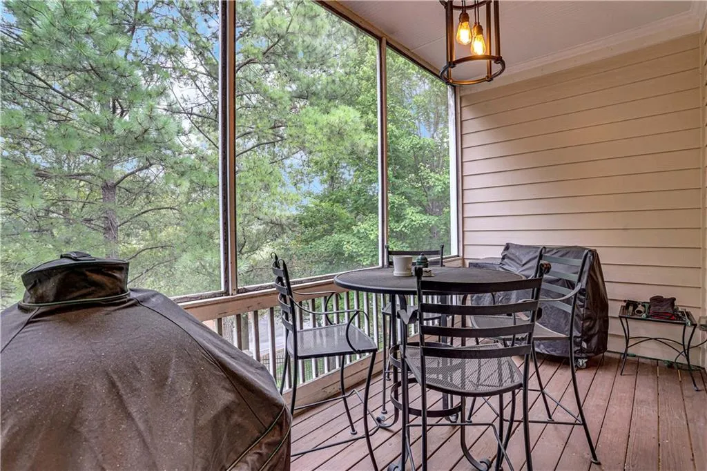972 Persimmon Point, Sandy Springs, Georgia 30328, 3 Bedrooms Bedrooms, ,3 BathroomsBathrooms,Residential,Sold,972 Persimmon Point,7094008
