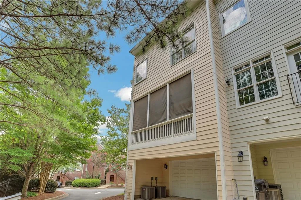 972 Persimmon Point, Sandy Springs, Georgia 30328, 3 Bedrooms Bedrooms, ,3 BathroomsBathrooms,Residential,Sold,972 Persimmon Point,7094008