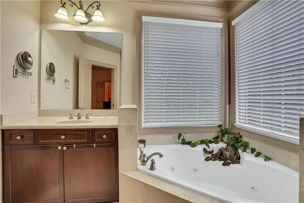 972 Persimmon Point, Sandy Springs, Georgia 30328, 3 Bedrooms Bedrooms, ,3 BathroomsBathrooms,Residential,Sold,972 Persimmon Point,7094008