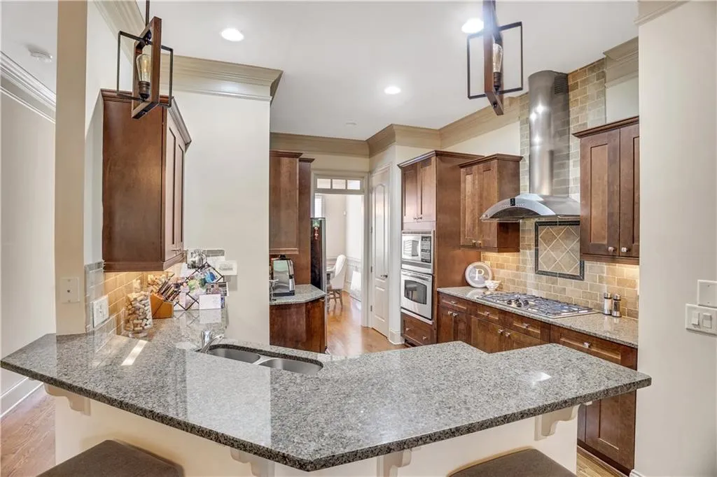 972 Persimmon Point, Sandy Springs, Georgia 30328, 3 Bedrooms Bedrooms, ,3 BathroomsBathrooms,Residential,Sold,972 Persimmon Point,7094008