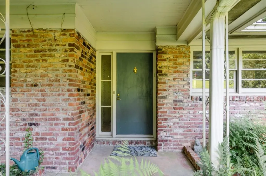 6310 Cherry Tree Lane, Sandy Springs, Georgia 30328, 3 Bedrooms Bedrooms, ,2 BathroomsBathrooms,Residential,Sold,6310 Cherry Tree Lane,5869697