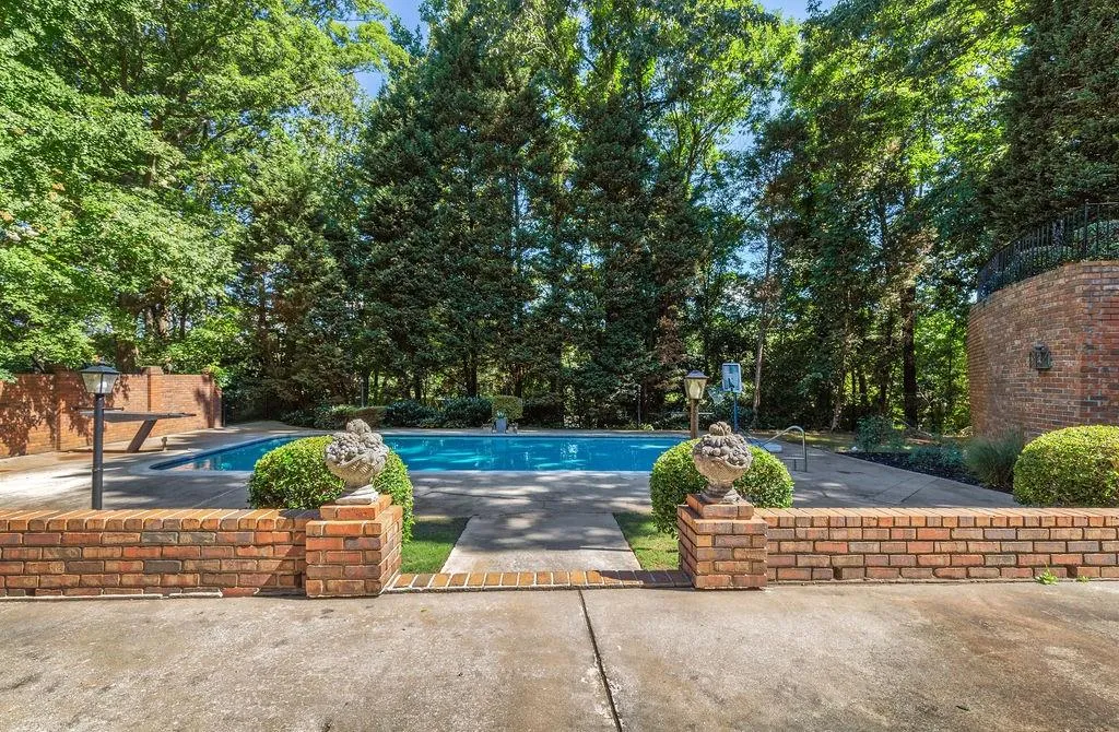 715 Fair Oaks Manor, Sandy Springs, Georgia 30327, 5 Bedrooms Bedrooms, ,4 BathroomsBathrooms,Residential,Sold,715 Fair Oaks Manor,6569952