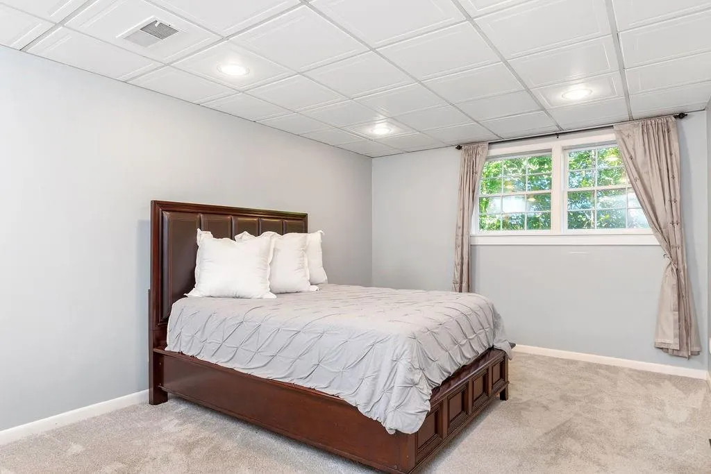 715 Fair Oaks Manor, Sandy Springs, Georgia 30327, 5 Bedrooms Bedrooms, ,4 BathroomsBathrooms,Residential,Sold,715 Fair Oaks Manor,6569952