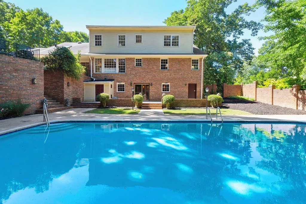 715 Fair Oaks Manor, Sandy Springs, Georgia 30327, 5 Bedrooms Bedrooms, ,4 BathroomsBathrooms,Residential,Sold,715 Fair Oaks Manor,6569952