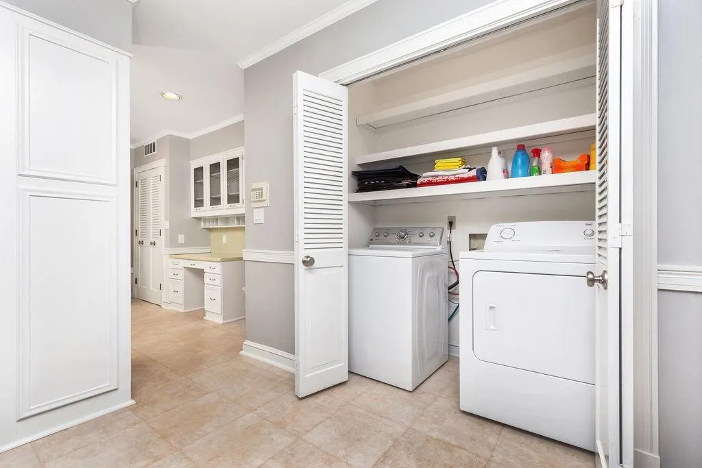 715 Fair Oaks Manor, Sandy Springs, Georgia 30327, 5 Bedrooms Bedrooms, ,4 BathroomsBathrooms,Residential,Sold,715 Fair Oaks Manor,6569952