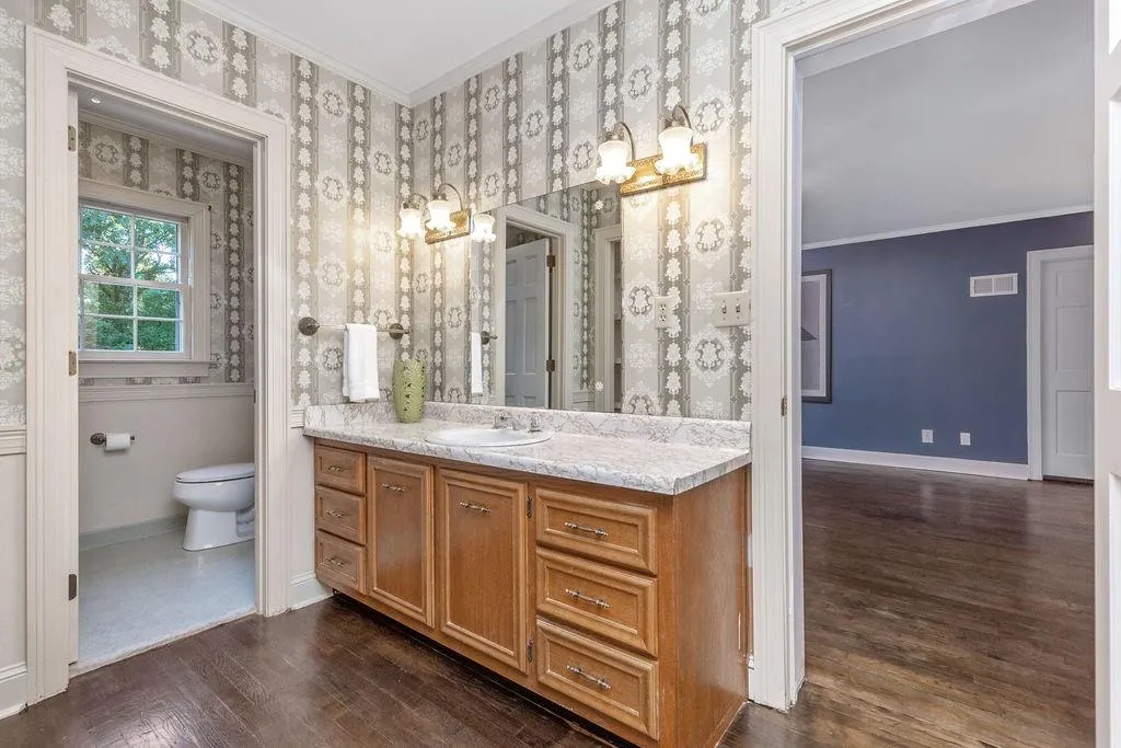 715 Fair Oaks Manor, Sandy Springs, Georgia 30327, 5 Bedrooms Bedrooms, ,4 BathroomsBathrooms,Residential,Sold,715 Fair Oaks Manor,6569952