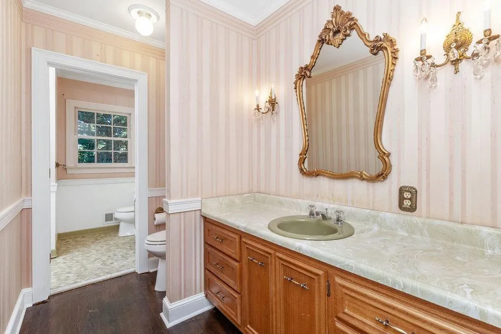 715 Fair Oaks Manor, Sandy Springs, Georgia 30327, 5 Bedrooms Bedrooms, ,4 BathroomsBathrooms,Residential,Sold,715 Fair Oaks Manor,6569952