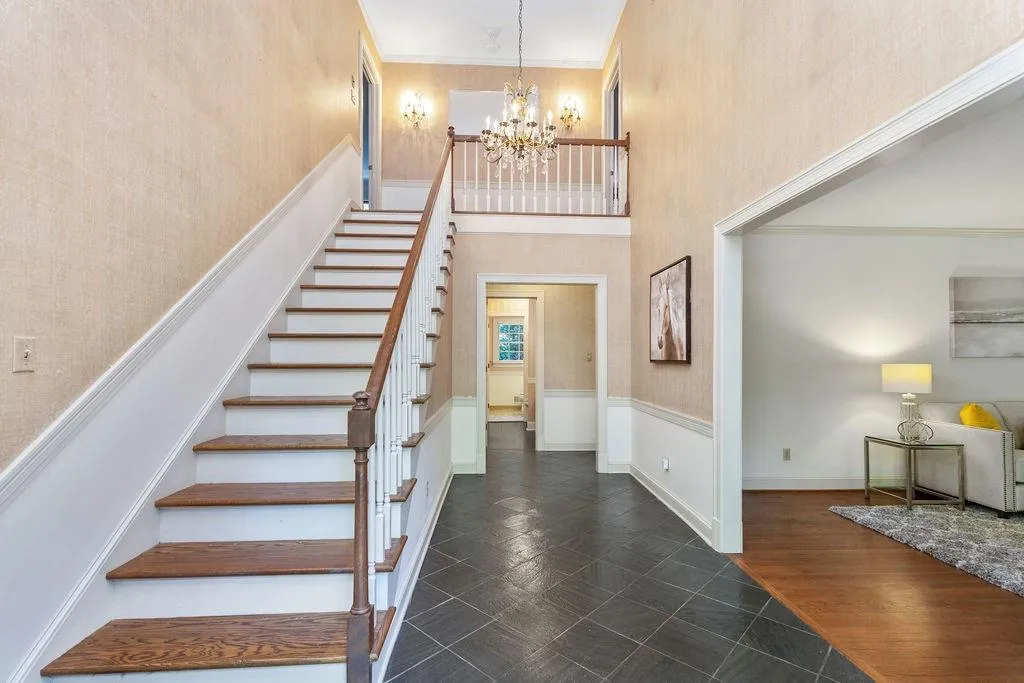 715 Fair Oaks Manor, Sandy Springs, Georgia 30327, 5 Bedrooms Bedrooms, ,4 BathroomsBathrooms,Residential,Sold,715 Fair Oaks Manor,6569952