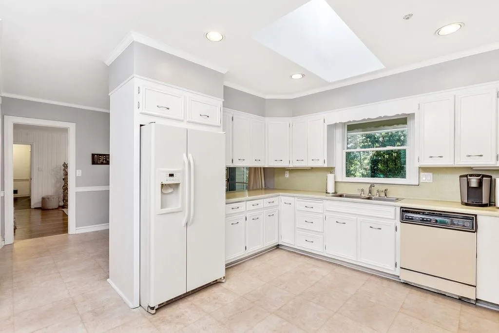 715 Fair Oaks Manor, Sandy Springs, Georgia 30327, 5 Bedrooms Bedrooms, ,4 BathroomsBathrooms,Residential,Sold,715 Fair Oaks Manor,6569952