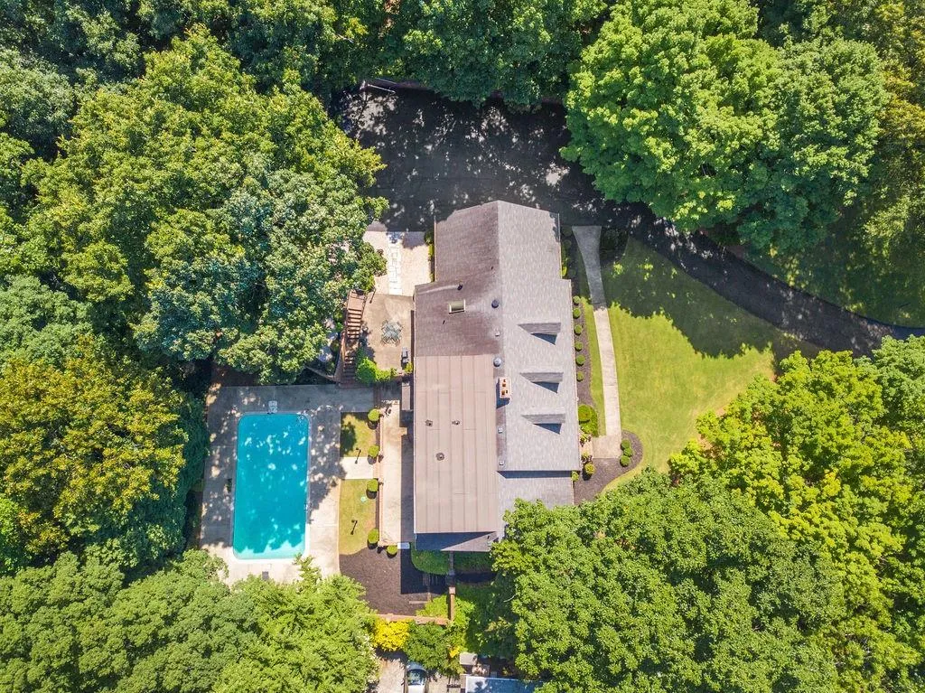715 Fair Oaks Manor, Sandy Springs, Georgia 30327, 5 Bedrooms Bedrooms, ,4 BathroomsBathrooms,Residential,Sold,715 Fair Oaks Manor,6569952