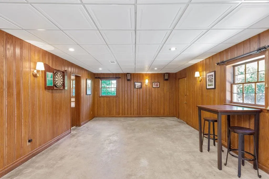 715 Fair Oaks Manor, Sandy Springs, Georgia 30327, 5 Bedrooms Bedrooms, ,4 BathroomsBathrooms,Residential,Sold,715 Fair Oaks Manor,6569952