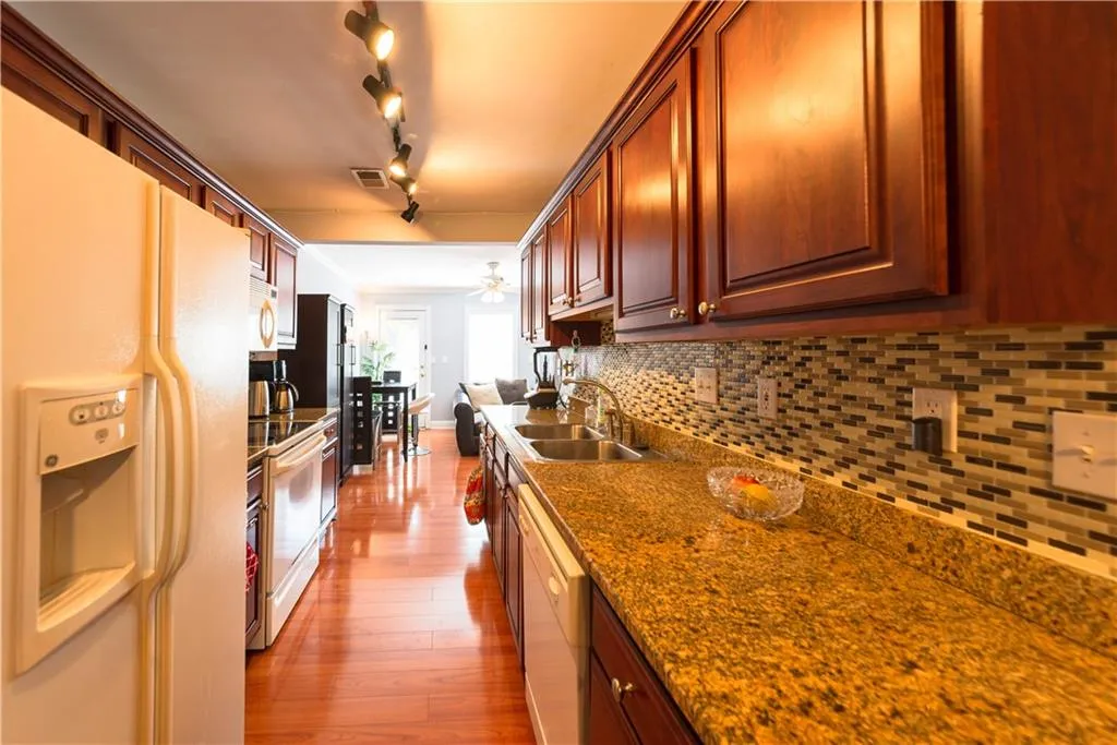 1204 Masons Creek Circle, Sandy Springs, Georgia 30350, 2 Bedrooms Bedrooms, ,2 BathroomsBathrooms,Residential,Sold,1204 Masons Creek Circle,6777644