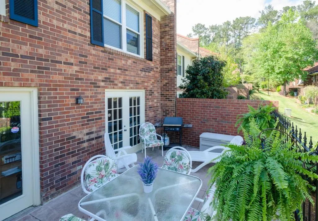 4 Queen Victoria Place Unit 4, Atlanta, Georgia 30342, 3 Bedrooms Bedrooms, ,2 BathroomsBathrooms,Residential,Sold,4 Queen Victoria Place Unit 4,5998426
