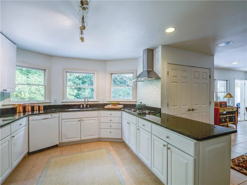 128 Osner Drive, Atlanta, Georgia 30342, 3 Bedrooms Bedrooms, ,2 BathroomsBathrooms,Residential,Sold,128 Osner Drive,5776652