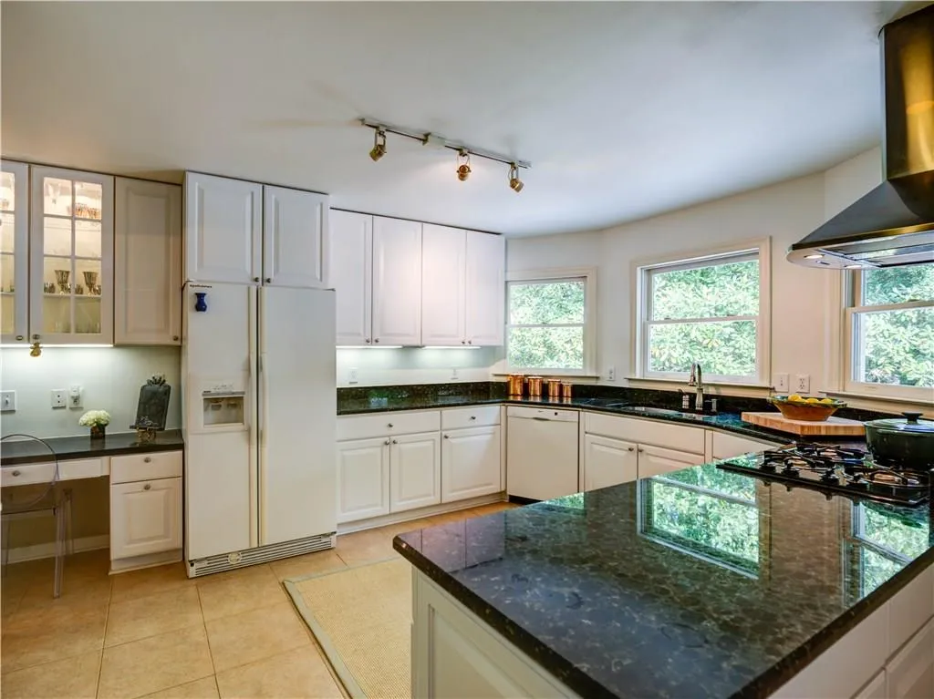 128 Osner Drive, Atlanta, Georgia 30342, 3 Bedrooms Bedrooms, ,2 BathroomsBathrooms,Residential,Sold,128 Osner Drive,5776652