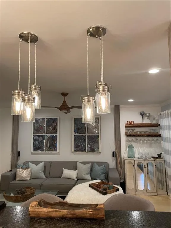 905 Garden Court, Sandy Springs, Georgia 30328, 2 Bedrooms Bedrooms, ,2 BathroomsBathrooms,Residential,Sold,905 Garden Court,6925504