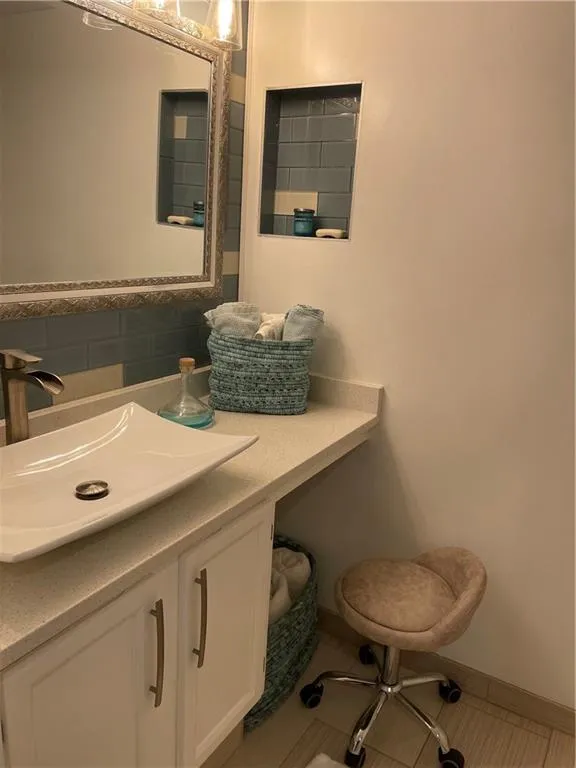 905 Garden Court, Sandy Springs, Georgia 30328, 2 Bedrooms Bedrooms, ,2 BathroomsBathrooms,Residential,Sold,905 Garden Court,6925504