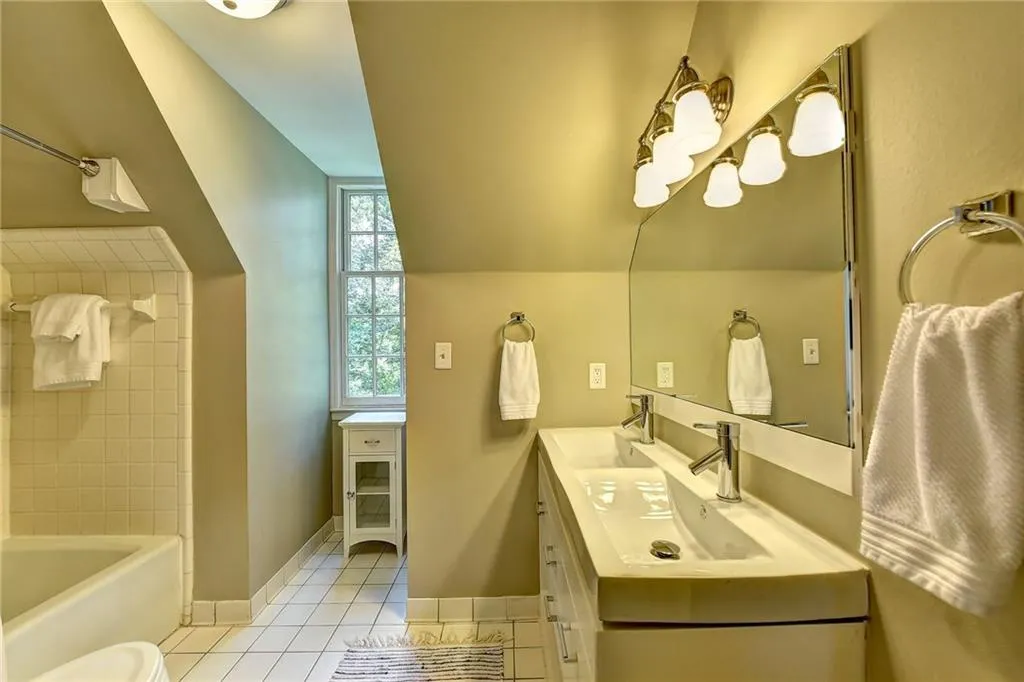 991 Lost Forest Drive, Atlanta, Georgia 30328, 5 Bedrooms Bedrooms, ,4 BathroomsBathrooms,Residential,Sold,991 Lost Forest Drive,6058833