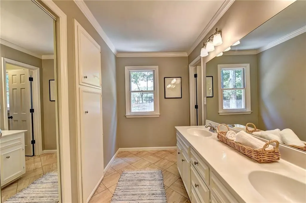 991 Lost Forest Drive, Atlanta, Georgia 30328, 5 Bedrooms Bedrooms, ,4 BathroomsBathrooms,Residential,Sold,991 Lost Forest Drive,6058833